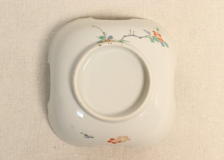 明治後期~大正色絵春蘭と牡丹に鳳凰図角小鉢②　トリ足