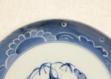 江戸中期染付墨弾き三方に花図6寸皿 カマキズ
