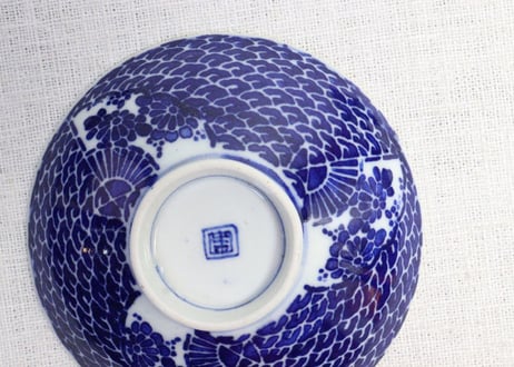明治前期紙刷扇面に菊図蓋茶碗