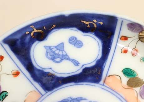明治後期～大正銅判色絵花と宝尽くし図小皿
