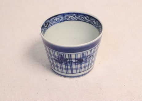 江戸後期染付格子に紅葉図猪口 高台ホツ,窯傷