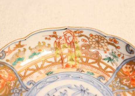 明治前期色絵松竹梅に人物図小皿②見込み薄め