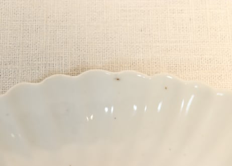 明治後期～大正金彩菊図菊花型楕円深皿②窯傷
