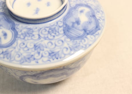 明治前期染付三方に山水窓絵と萩唐草図イゲ縁通り物蒸茶碗