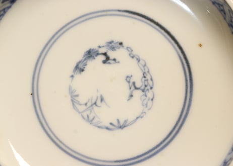 江戸後期染付菊と蝙蝠図飯茶碗