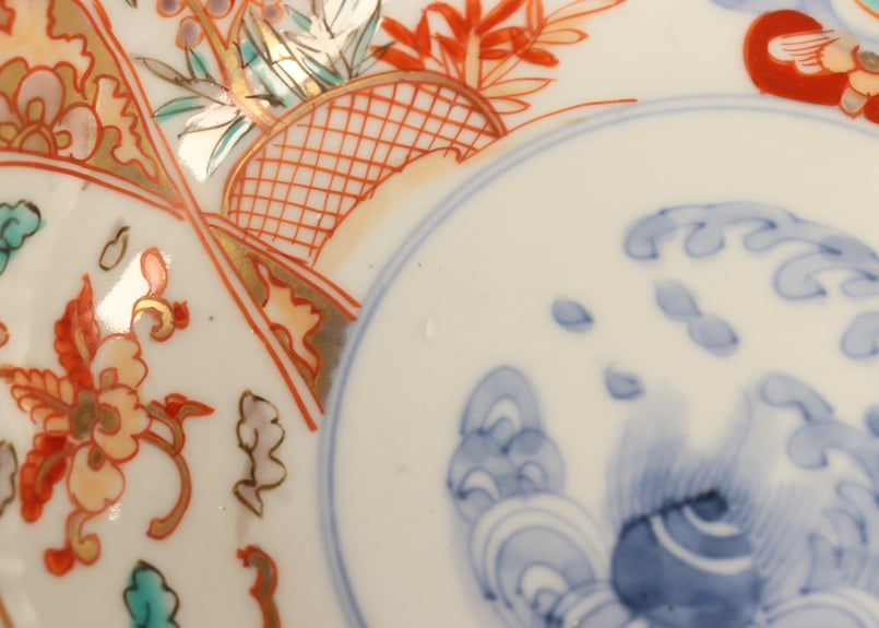 小皿 3枚 梅文様 花弁縁 染付 色絵付 茶縁 南州 明治 大正 小皿 3枚 梅文様 花弁縁 染付 色絵付 茶縁 南州 明治