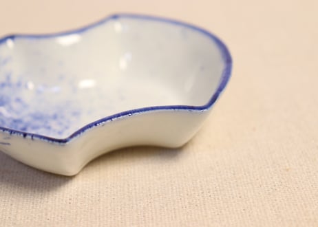 明治後期~大正吹き墨分銅型小皿②　薄め