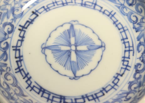 江戸幕末線描き牡丹と唐草図小皿①