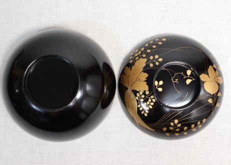 総黒蒔絵蕪大根図吸物椀　僅かなキズ有