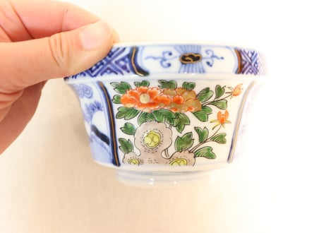 明治前期色絵山水と牡丹図つぼ碗5客組　内1客小ニュウ