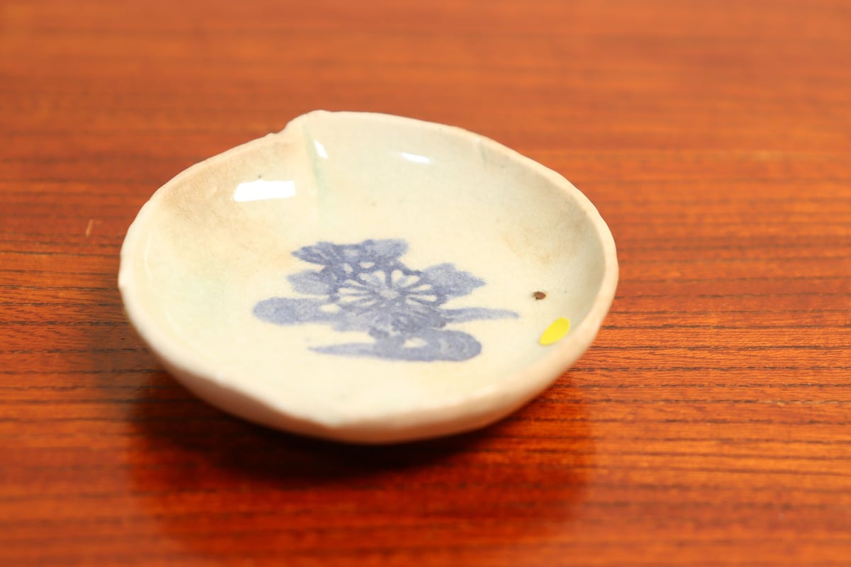 江戸中期コンニャク印判菊水図桃型豆皿② 甘手,小ホツ | 吉祥寺PukuPuku