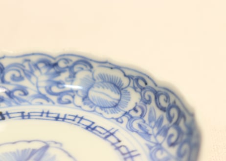 江戸幕末線描き牡丹と唐草図小皿①
