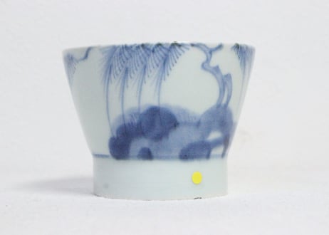 江戸後期染付柳に牡丹図広東型猪口③　高台ホツ