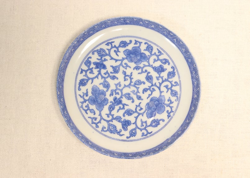 明治後期～大正銅判花と唐草図5寸皿 | 吉祥寺PukuPuku