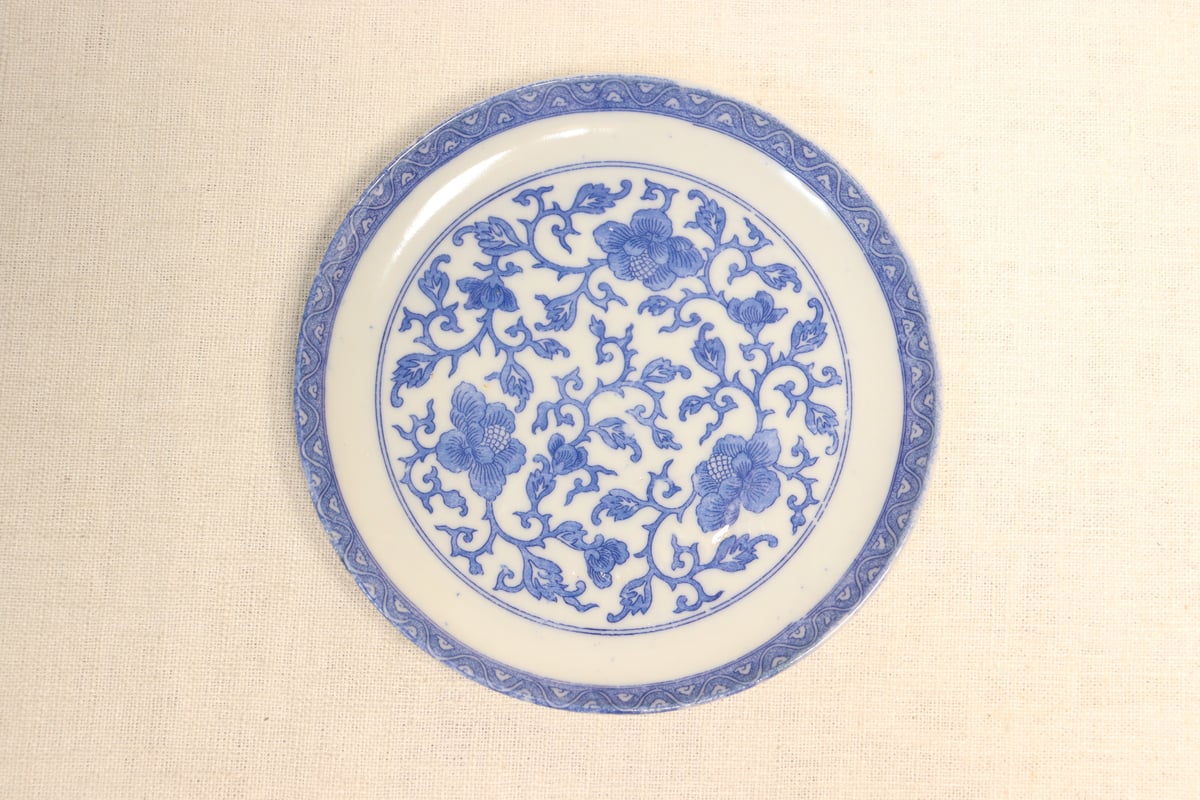 明治後期～大正銅判花と唐草図5寸皿 | 吉祥寺PukuPuku