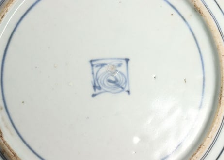 江戸中期染付貝と牡丹図6寸皿(くらわんか手) 窯傷