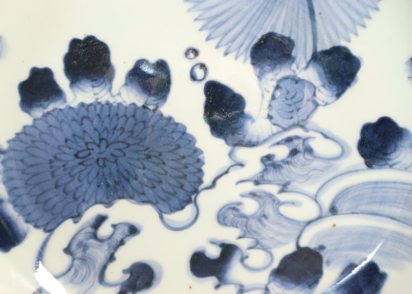 江戸後期染付流水に菊図9寸皿①少かたつき | 吉祥寺PukuPuku
