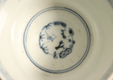 江戸後期染付蛸唐草文猪口 五客組 1ヶ高台ホツ,1ヶノミホツ