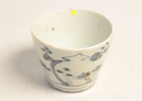 【金継ぎ用】江戸中期染付松竹梅図くらわんか猪口 ホツ