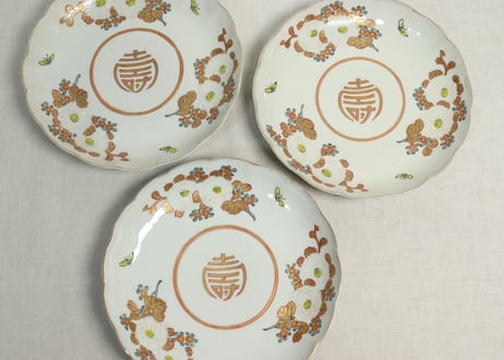 明治前期色絵三方菊図通り物7寸皿②文字小,蝶黄色