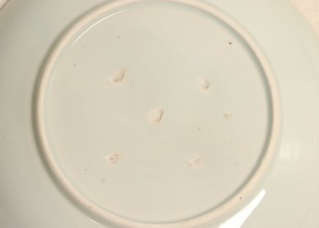 江戸後期染付流水に菊図9寸皿①少かたつき