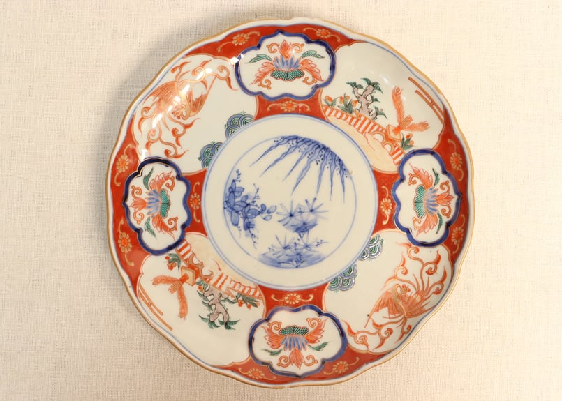 明治期　横浜焼 色絵金彩 鴉　風景図皿　皿　細密画 明治期 横浜焼 色絵金彩 鴉 風景図皿 皿 細密画