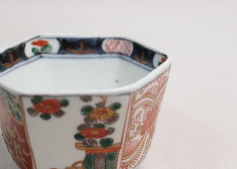 明治前期色絵花と唐草図六角向付③かたつき