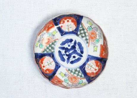 明治前期色絵三方に菊図小皿②　甘手,見込み薄め