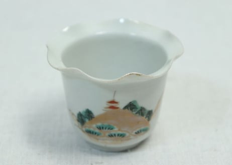 江戸中期色絵山水図輪花縁向付