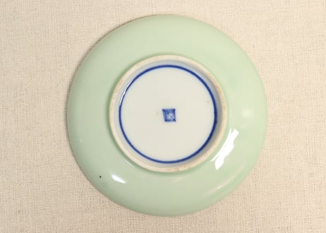 明治前期青磁色釉栗と菊図小皿