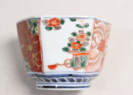 明治前期色絵花と唐草図六角向付②小ニュウ