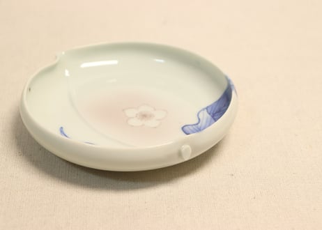 明治後期～大正染付桃と花図桃型皿② 薄め