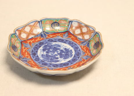 明治前期大聖寺焼色絵花と福文字図八弁小皿①