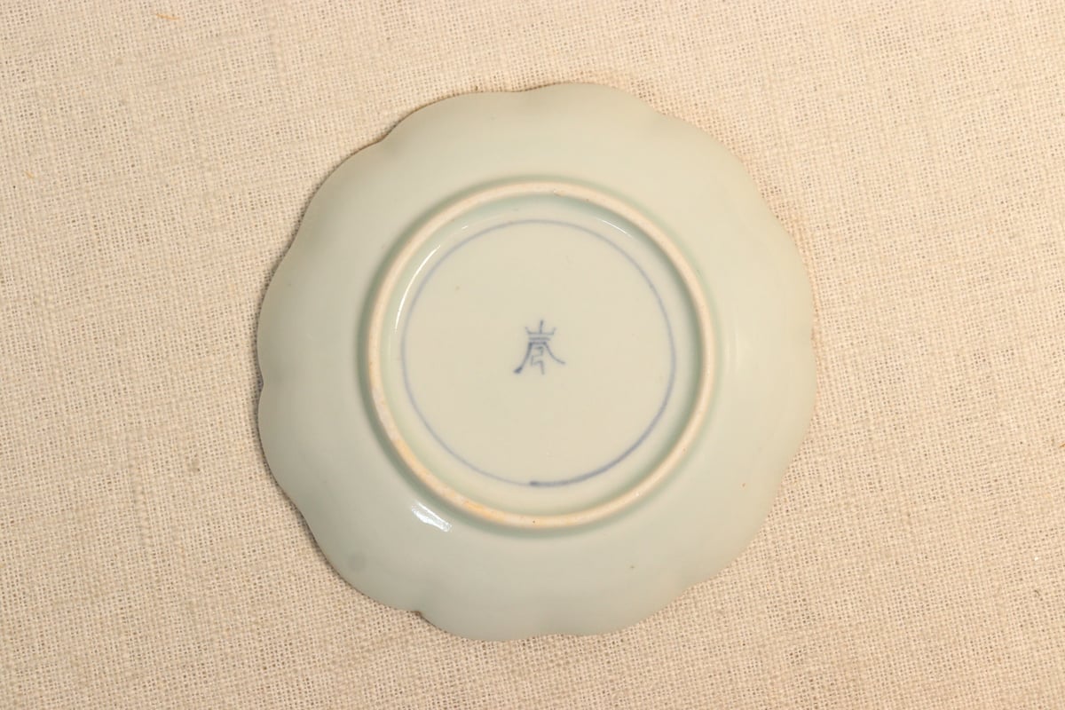 江戸中期染付三方に菊図小皿② かたつき | 吉祥寺PukuPuku