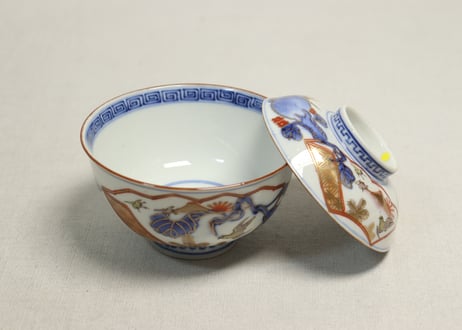 明治前期色絵富士に鷹と茄子図蓋茶碗②高台ホツ