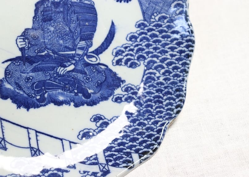 明治後期~大正銅判武者図9寸皿 山仁製 窯傷 | 吉祥寺PukuPuku 明治後期~大正銅判武者図9寸皿 山仁製 窯傷 | 吉祥寺PukuPuku