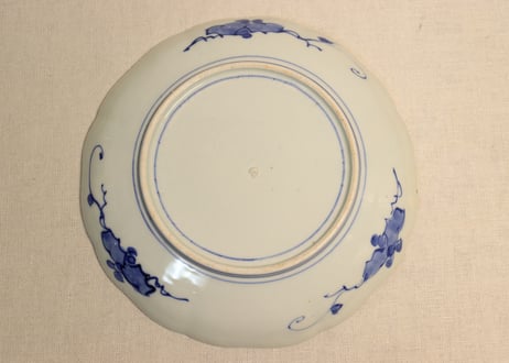 明治前期染付桃の花と羽虫図8寸皿①