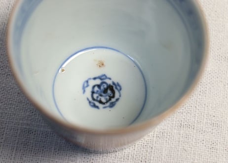 江戸後期色絵春蘭と幾何学文猪口