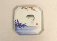 明治前期色絵鯉図角皿②釉切れ,少かたつき