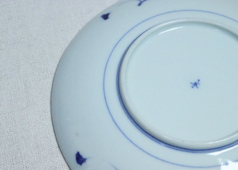 明治前期九谷焼金彩染付山水図通り物6寸皿 | 吉祥寺PukuPuku