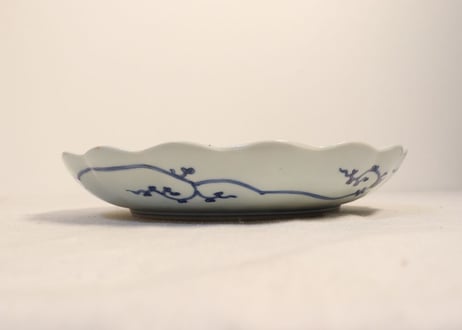 江戸中期染付牡丹図9.5寸輪花皿 ホツ