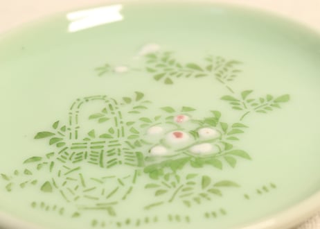 明治前期青磁紙刷花籠図小皿