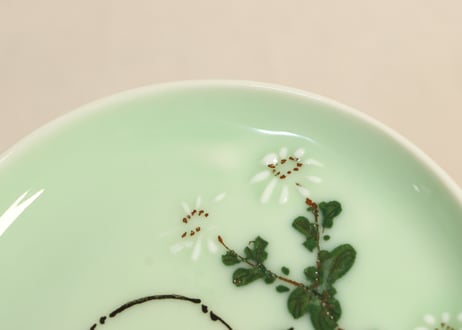 明治前期青磁色釉栗と菊図小皿
