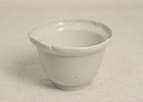 江戸中期柿右衛門白磁輪花縁向付
