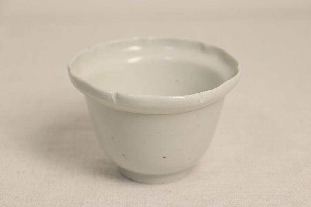 江戸中期柿右衛門白磁輪花縁向付 | 吉祥寺PukuPuku