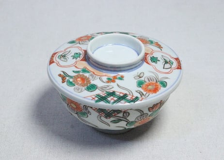 明治前期色絵菊と蝶図蒸茶碗　フリモノ
