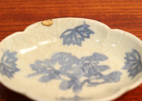 江戸中期コンニャク印判菊図木瓜型豆皿　甘手,直し,かたつき