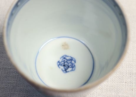 江戸後期色絵春蘭と幾何学文猪口