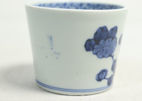 江戸後期染付菊と蝶図猪口①菊三輪