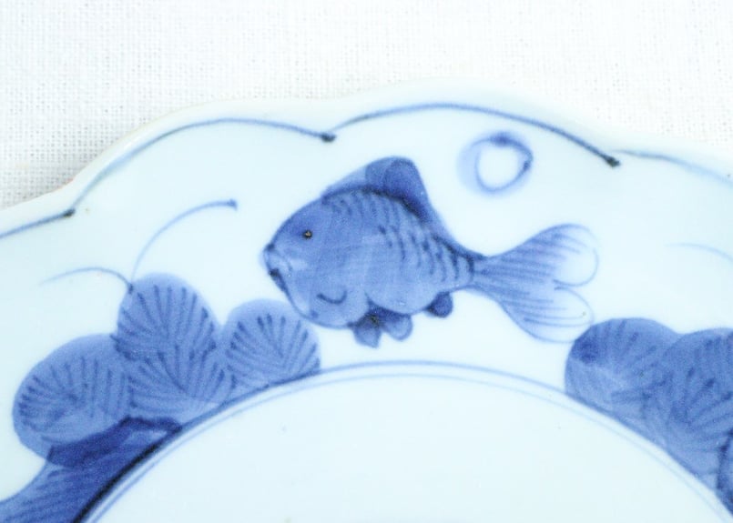 江戸幕末染付金魚図7寸皿➁ 小ホツ | 吉祥寺PukuPuku
